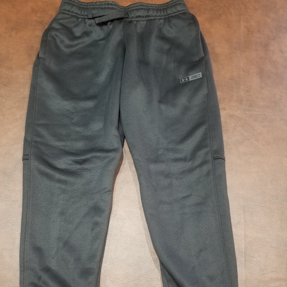 Under Armour Boys Black Sweatpants NWT